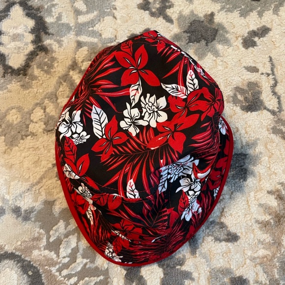 New Era XXL Chicago Bulls Windy City Red, white and black tropical bucket hat - Picture 3 of 7
